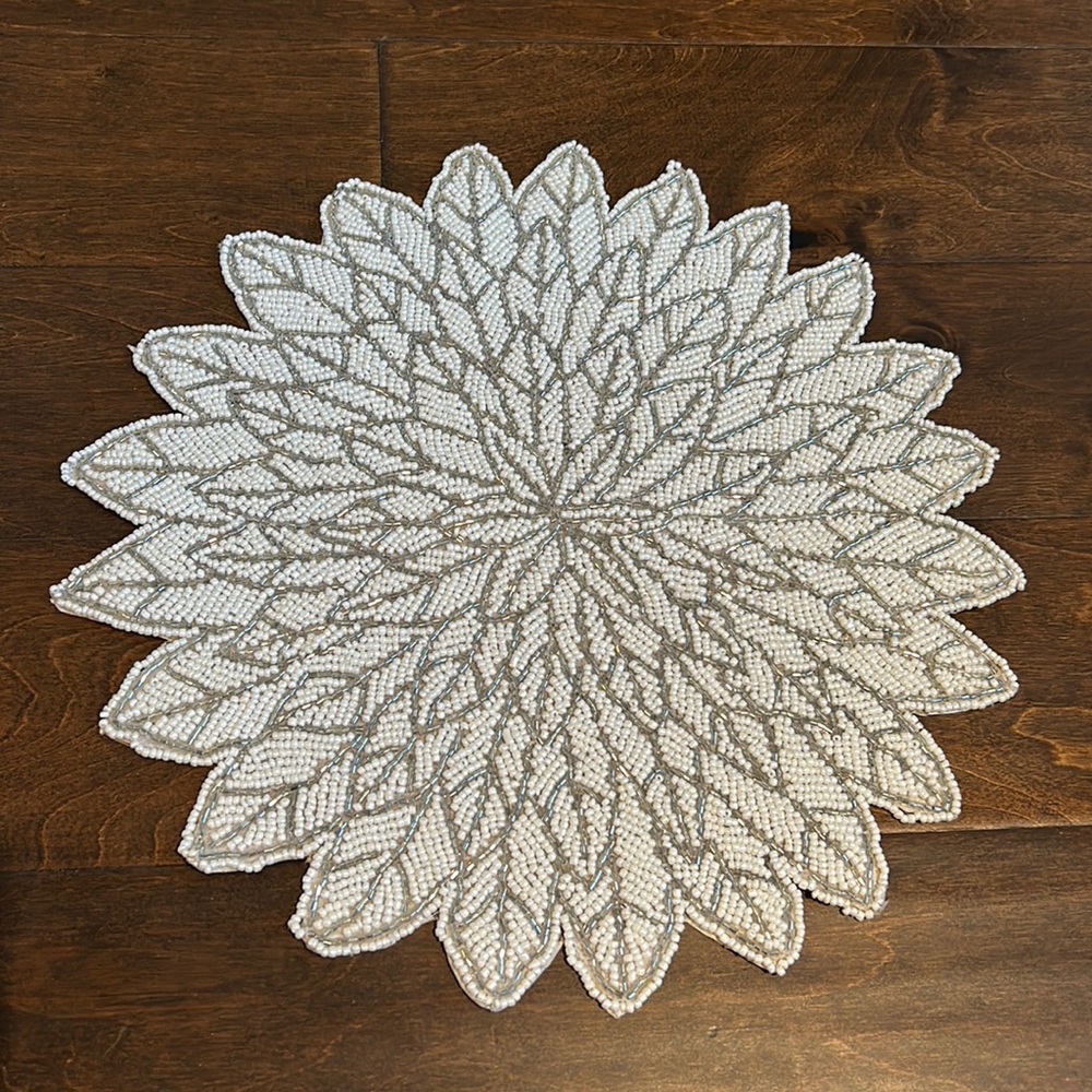 New NICOLE MILLER White Flower Charger Silver Beaded Placemat 15"